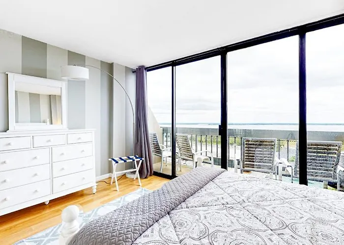 Holiday home Updated Oceanfront Century - With Pool Ocean & Bay Views Ac - Steps To